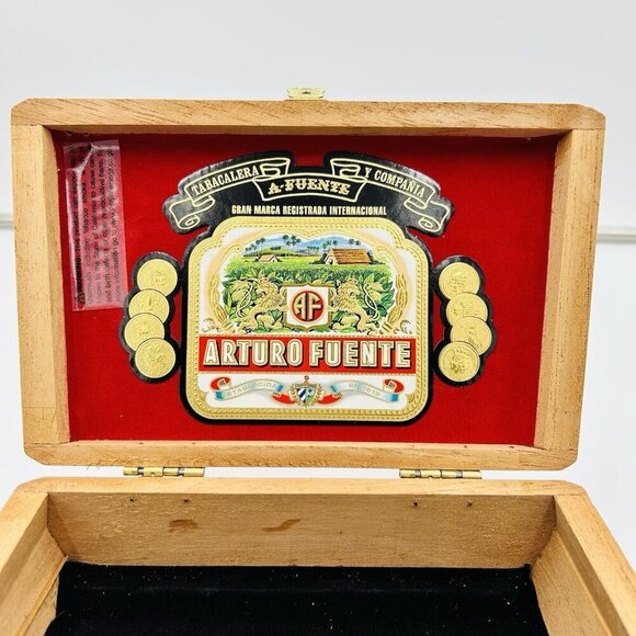 Arturo Fuente Short Story Empty Wood Cigar Box 7.75" x 4.75" x 2.75" - Picture 9 of 10